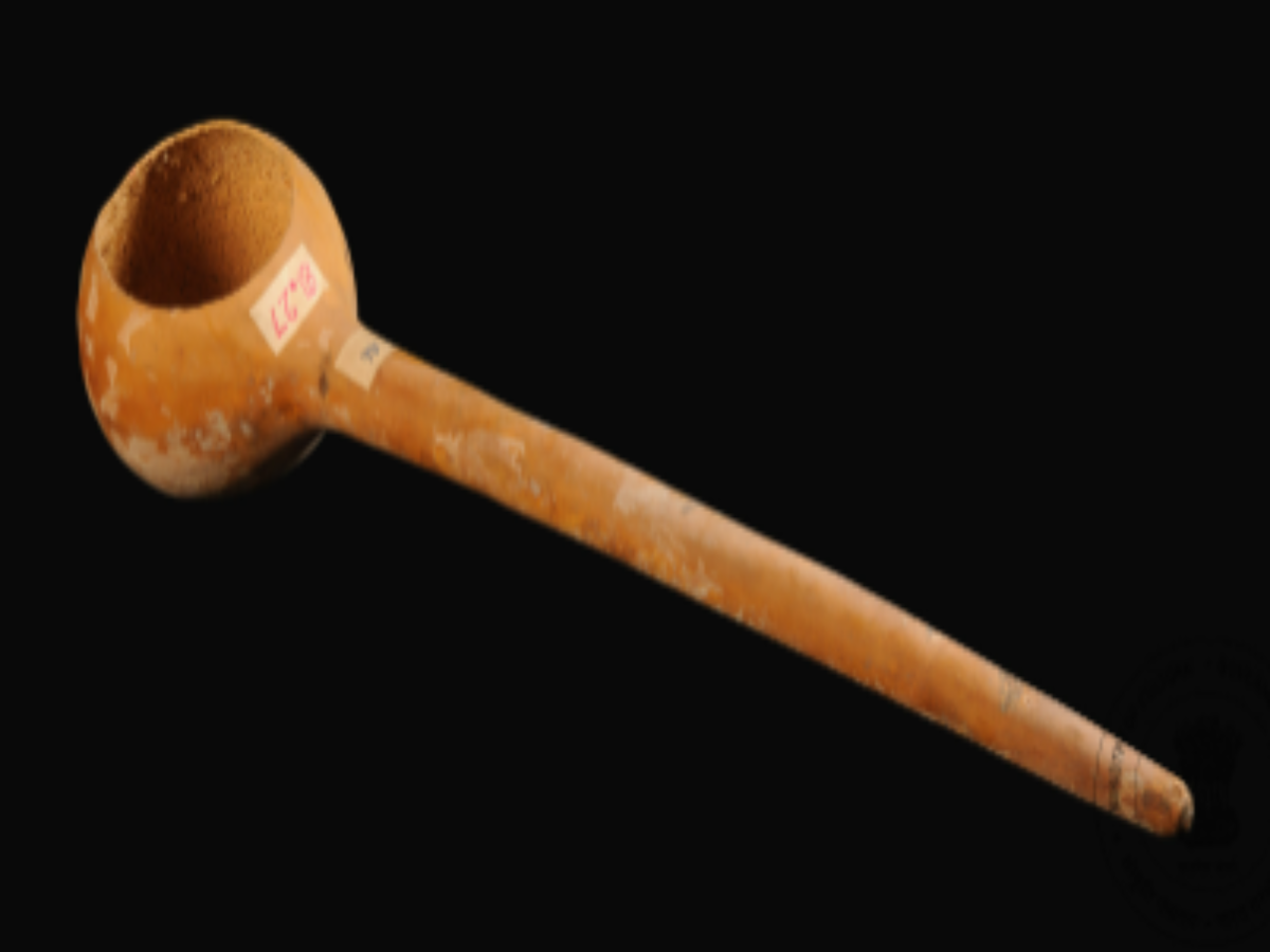 A ceremonial gourd ladle (Dumuni) A ceremonial gourd ladle (Dumuni)
