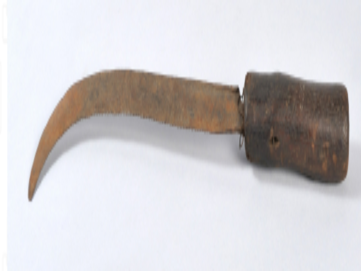 Traditional Iron Scythe of Sauras Traditional Iron Scythe of Sauras