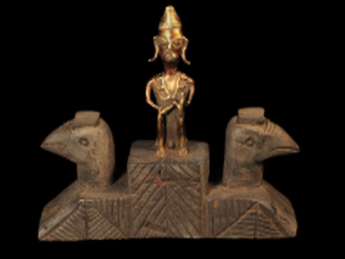 Wooden Effigy of Birds Wooden Effigy of Birds