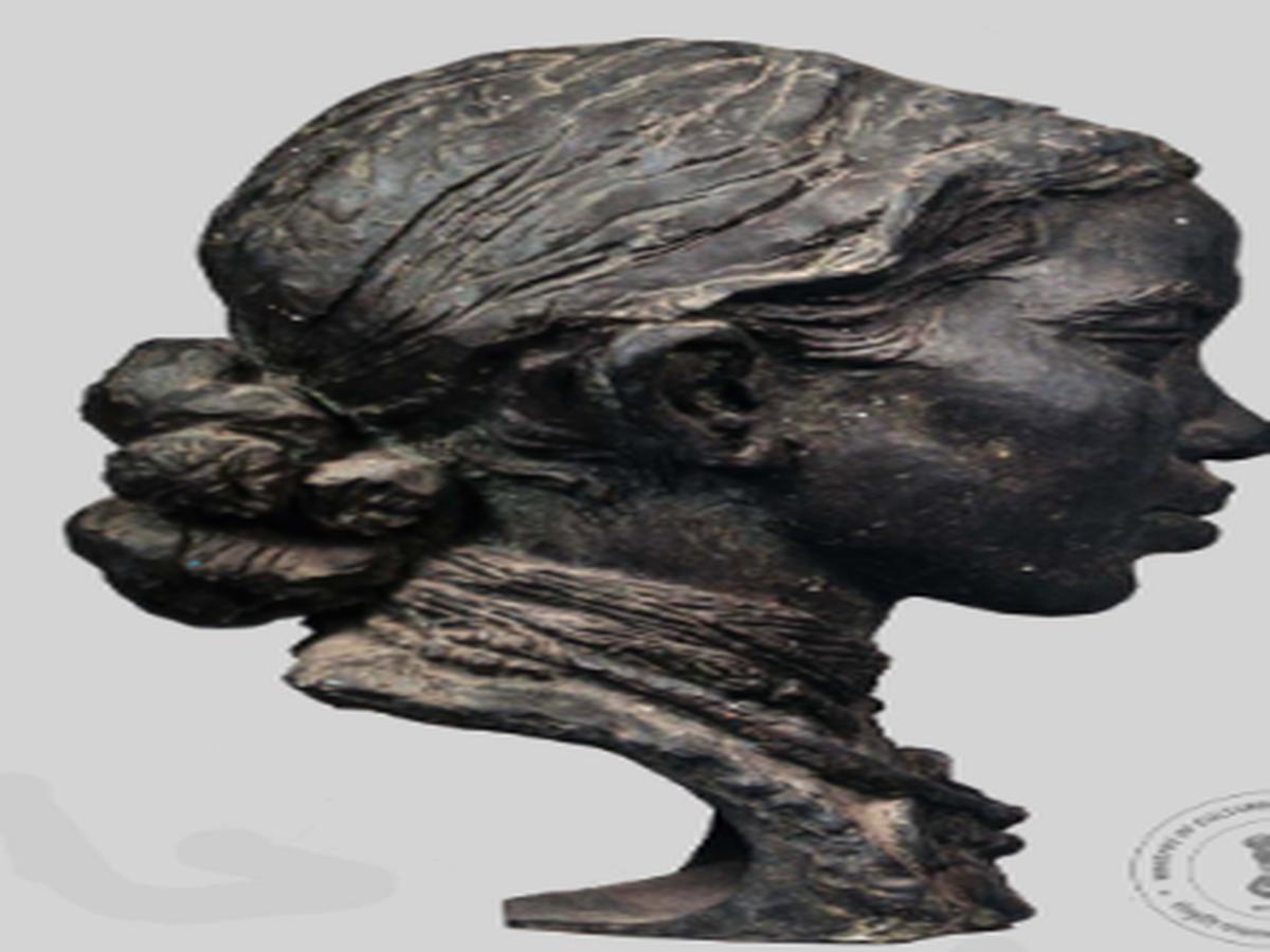 Sculpture of gond female