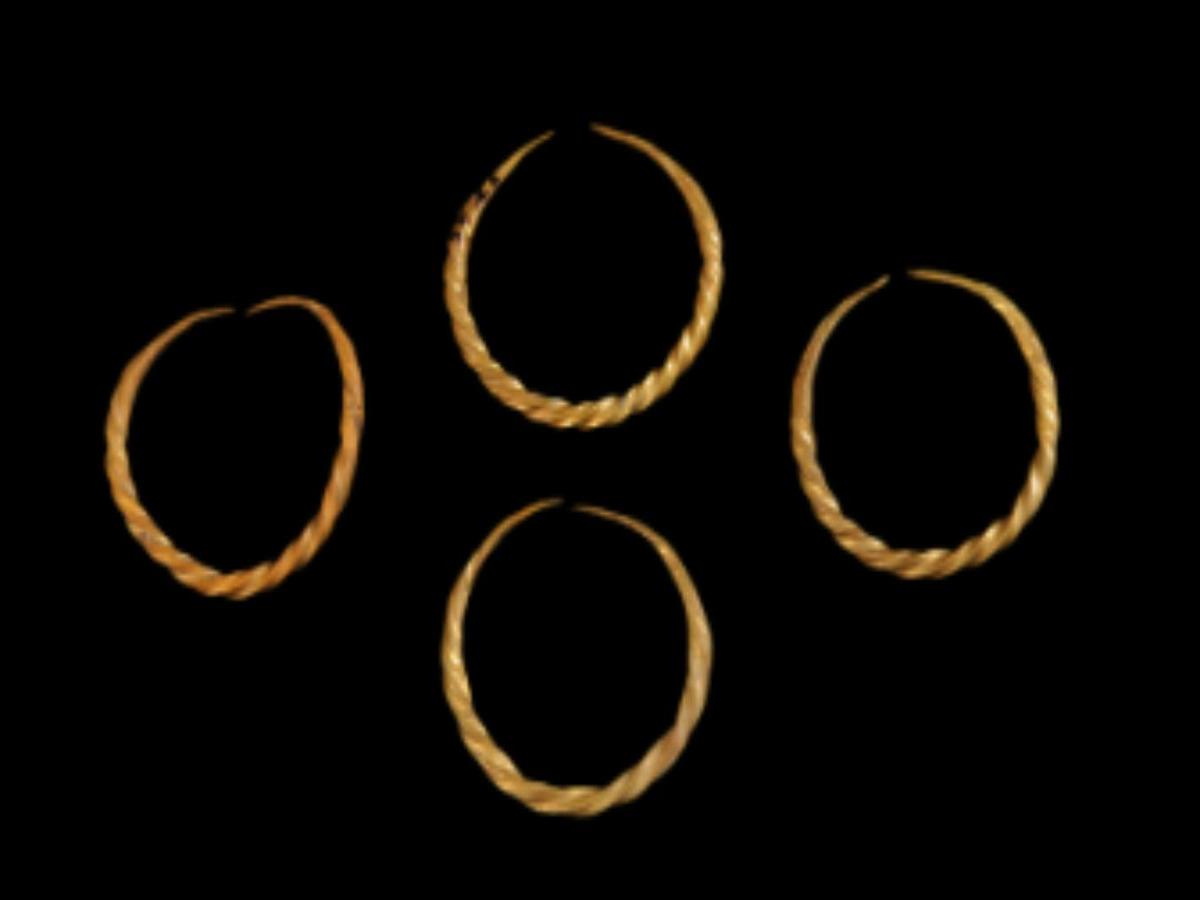 Twisted Metal Earring -Jewel Twisted Metal Earring -Jewel