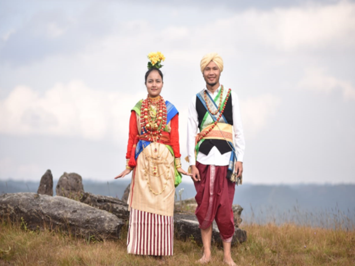 Traditional Attire of the Jaintia (Pnar) Tribe Traditional Attire of the Jaintia (Pnar) Tribe