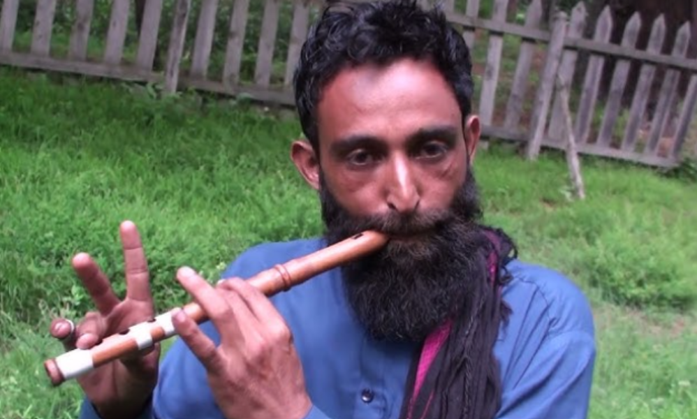Gujjar tribal playing Alghojo Gujjar tribal playing Alghojo