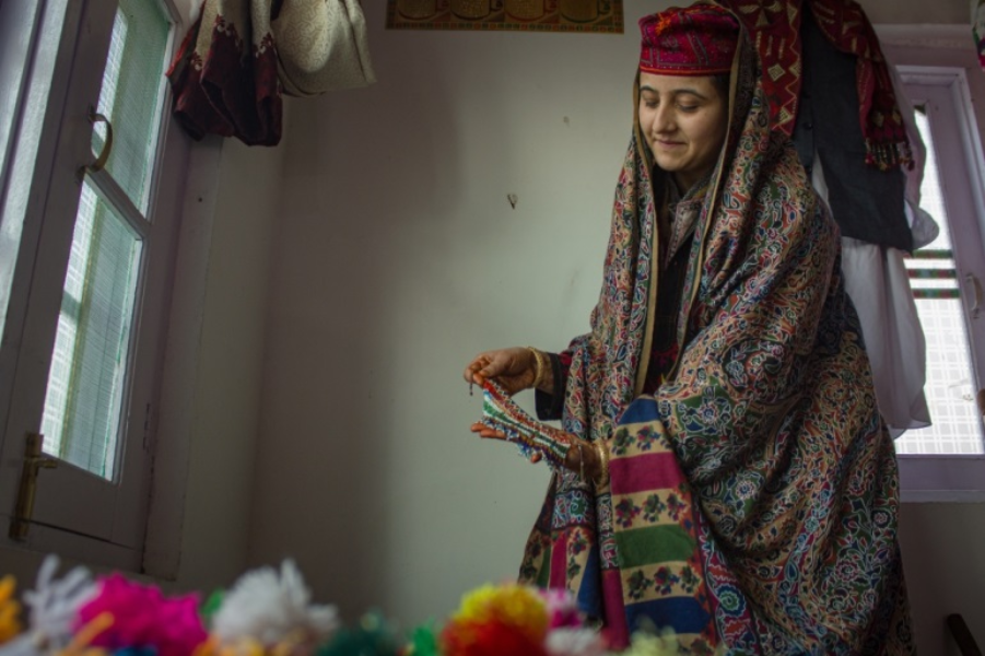 Gujjar Woman making Jewelry Gujjar Woman making Jewelry