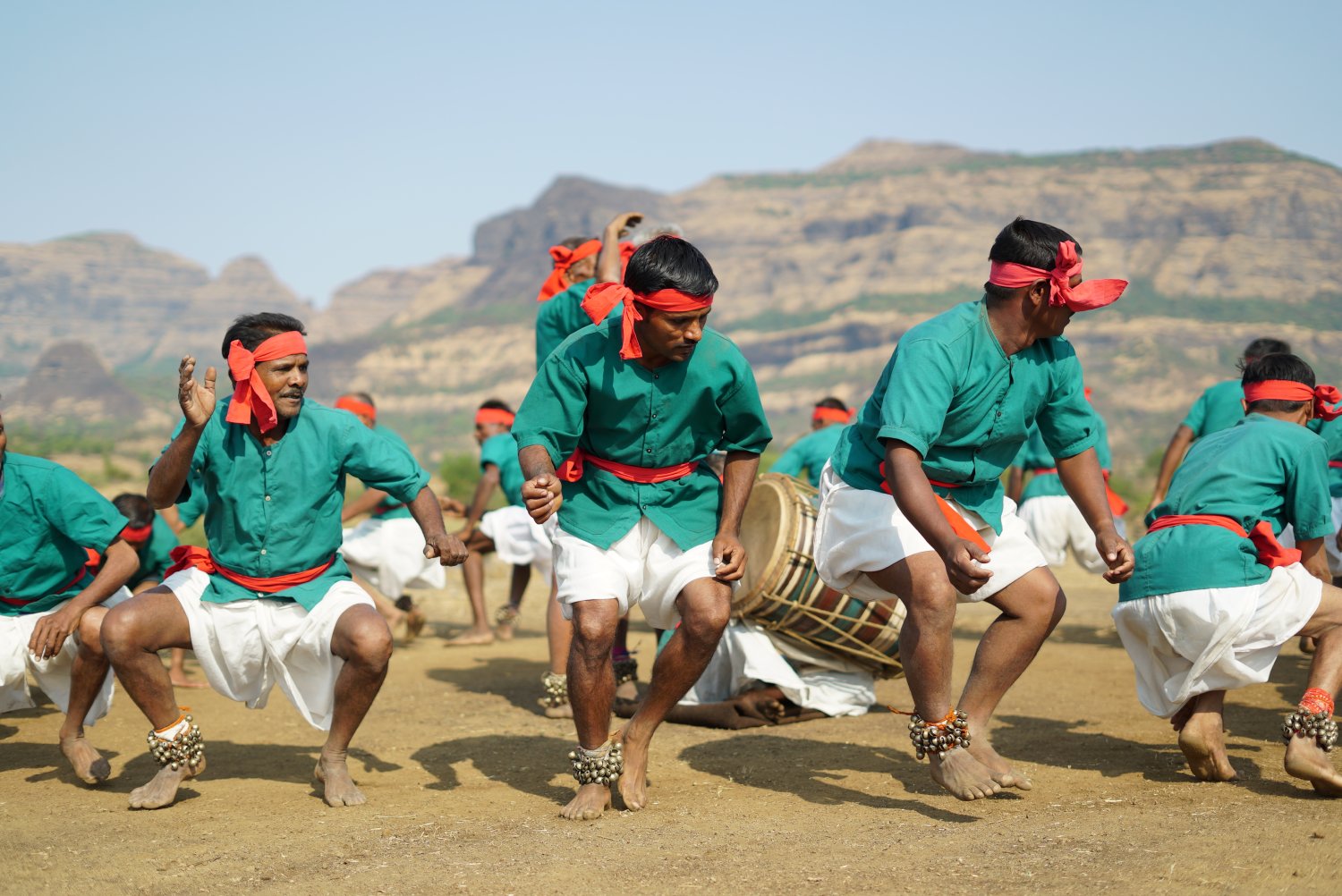 Music and Instruments in Kambad Dance Music and Instruments in Kambad Dance