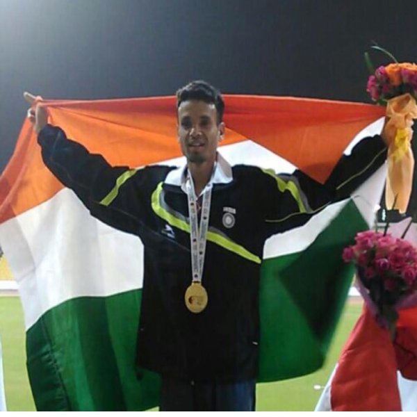 Kisan Narshi Tadvi with medal Kisan Narshi Tadvi with medal