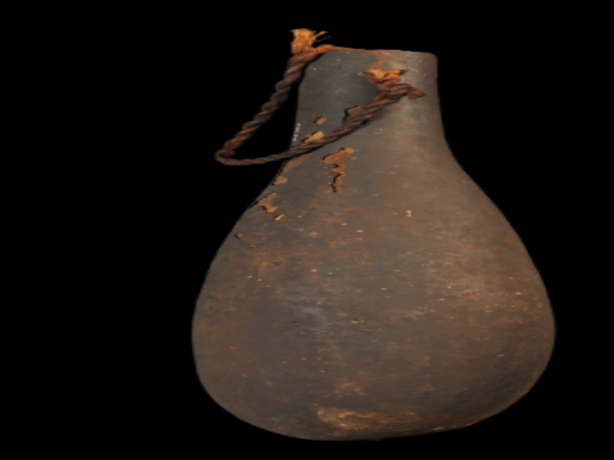 Bulbous gourd container with jute Bulbous gourd container with jute