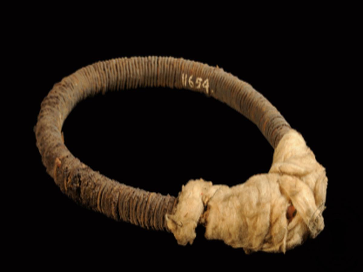 Oval-shaped cane headdress Oval-shaped cane headdress