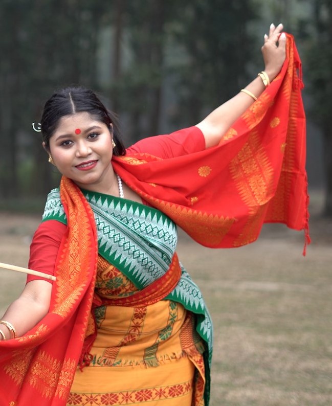 Women wearing Dakhna Women wearing Dakhna