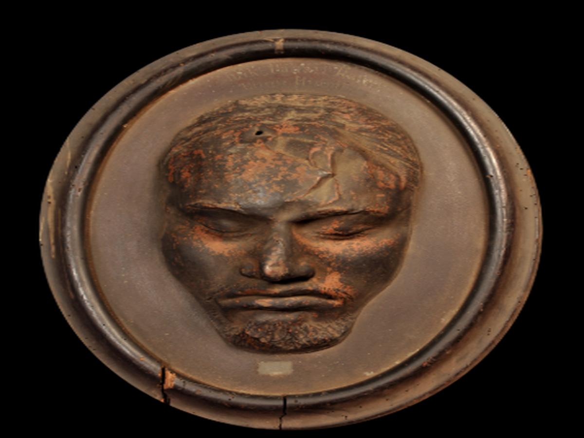 Mulki’s Framed Face Cast Mulki’s Framed Face Cast
