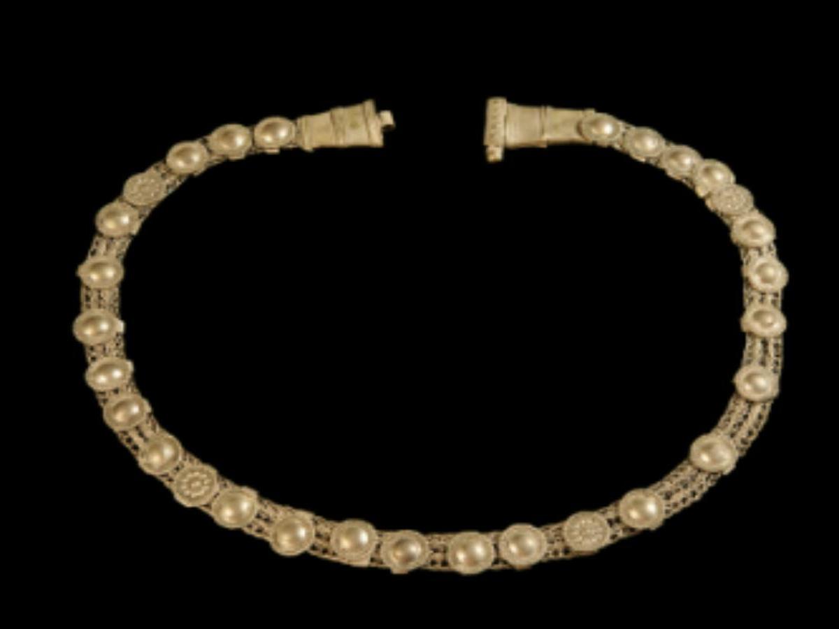 Kamarbandh: Waist Girdle Kamarbandh: Waist Girdle