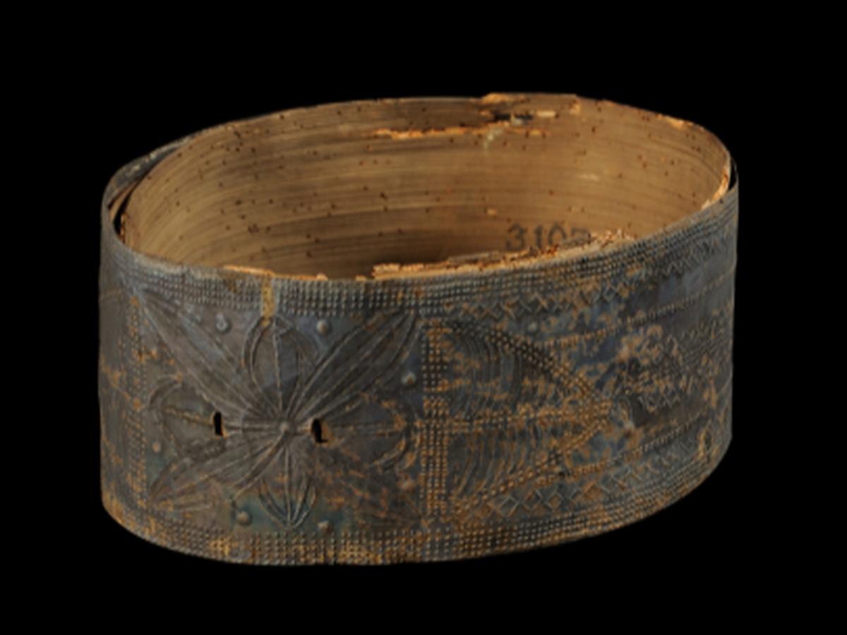 Oval-shaped brass headgear Oval-shaped brass headgear